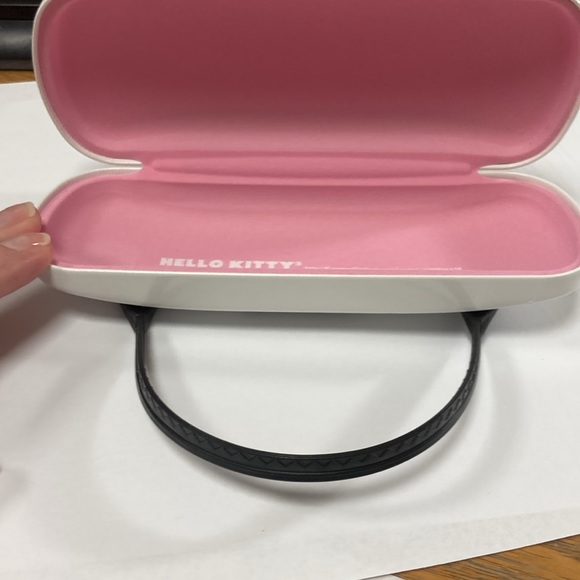 New hello kitty  kids eye glass case with handles - Picture 4 of 4